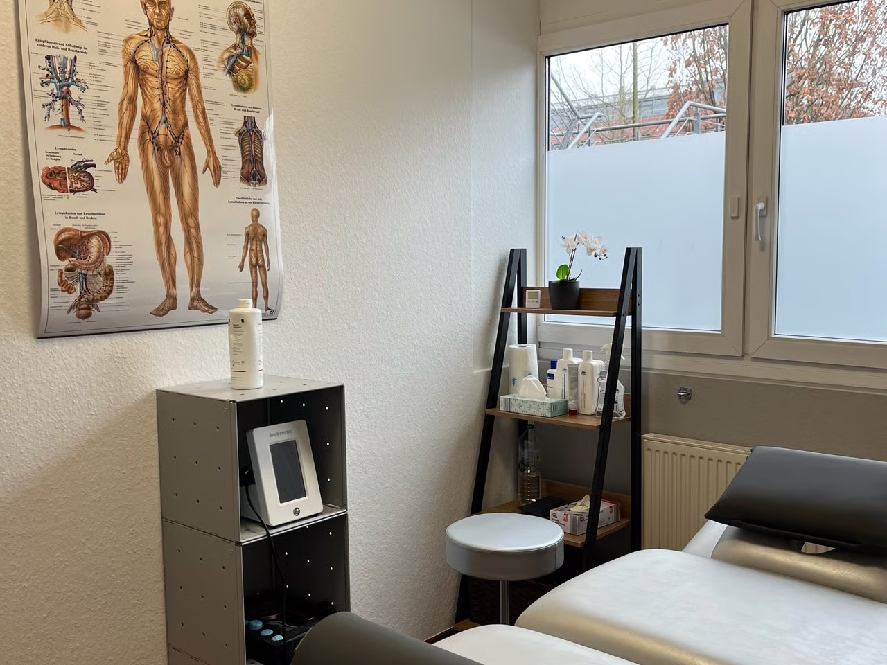 Therapieraum mit moderner Ausstattung